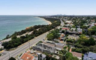 Bayside 4 bed in Sandringham w Spa and sunset views - 3
