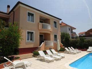 Family-friendly apartments with swimming pool Zadar - Diklo, Zadar - 5774 - 0