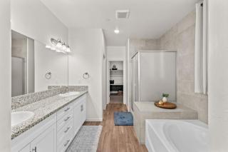 4 Bedroom Modern Oasis Near Sequoias - 8