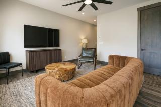 2BR Mountain Retreat | Pool,Hot Tub,Views, Luxury - 9