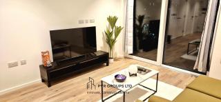 Summer Stay Stylish 1-Bed Canary Wharf Flat w Balcony - 4