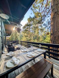 Fam & Pet Friendly Chalet w AC & BBQ - Top Rated - 5