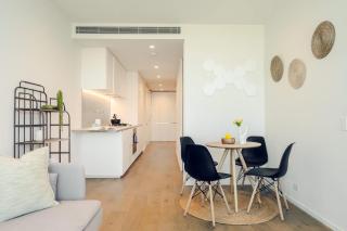 Modern 2BR Apartment Near Crown & Arts Precinct - Melbourne - 3