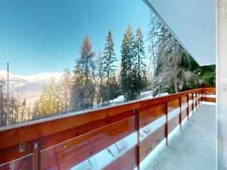 Chalet with Stunning Mountain Views - 5
