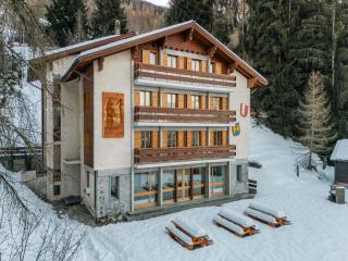 Chalet with Stunning Mountain Views - 0
