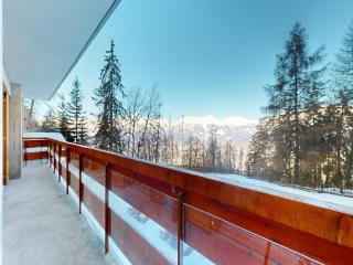 Chalet with Stunning Mountain Views - 7