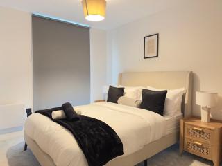 Northern Quarter 2 Bed with Balcony, WiFi and En-suite - 1