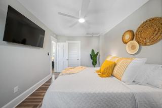 Cozy Charm - Peace & Comfort - East Moline - 6