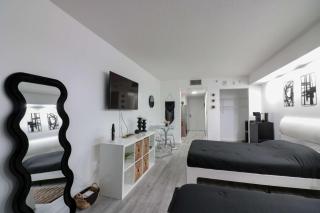 Stylish Brickell Studio - Pool, Gym & Great Views - 4