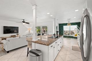 Stylish Home near Anna Maria Island Beaches - Heated Pool - Oasis - 8
