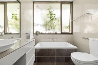 Homely Queen Room Stay - Easy Access in Pymble - Shared Bathroom - 6