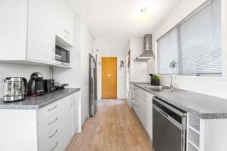 Family-Friendly 3BR House in Sunnyvale - Auckland - 2