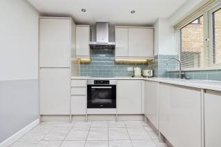 An outstanding 2 bed Apartment - 5