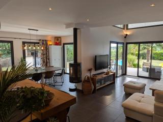 Maison moderne à Soyaux avec piscine privée et parking - FR-1-653-279 - 9