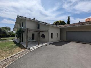 Maison moderne à Soyaux avec piscine privée et parking - FR-1-653-279 - 6