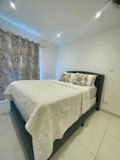 Loxwood House Luxury Apartment - 4