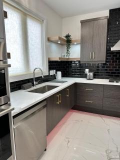 Modern Luxurious Stay - 8