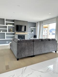 Modern Luxurious Stay - 8