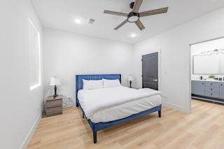 Spacious 3BDR Luxury Penthouse - 6