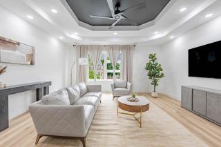 Spacious 3BDR Luxury Penthouse - 2