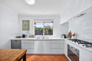 Modern Character Home in Mount Lawley Walk to Cafes Bars and Culture - 9