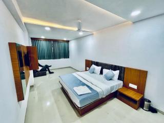 Hotel Season - 7