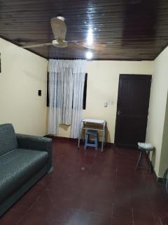 Casa familiar tranquila con patio y garage - 2