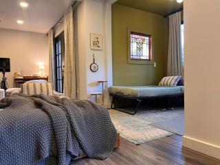 Gwen's Cottage at Water's Edge - 1