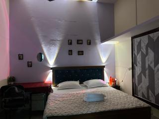 Vijaya Nagaram Radhe Krishna home stay ,Ganga 1km - 9