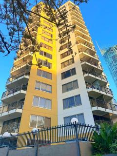 Surfers Paradise Beach Holiday Apartments - 9