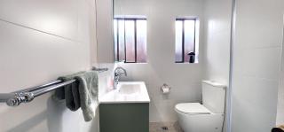 Vibrant location, steps to Enmore Road & King Street - 1