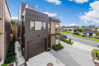 Holiday Escape Modern 4BR Home by Waiake Beach - Auckland - 6