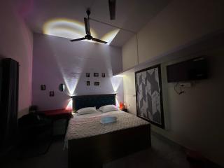 Vijaya Nagaram Radhe Krishna home stay ,Ganga 1km - 6