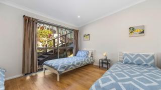 By The Waterside Horsefield Bay - Blackwall - 3