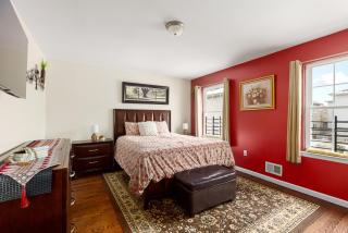 Newark Gem 6BR, 5BA - Sleeps 24 - Walk to Prudential Center and Newark Penn Station, Near EWR and American Dream Mall, includes Parking - WiFi - Laundry - Backyard - Gym - Newark - 9