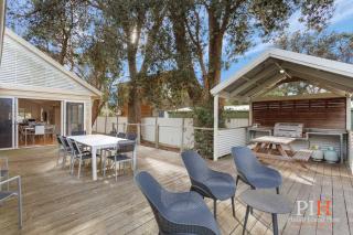 Family Home Silverleaves Sleeps 12 - 9
