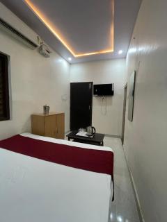 Kashi Vishweshwar Guest House - 1