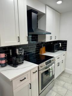 4BR Modern Getaway by Lackland & SeaWorld - San Antonio - 6