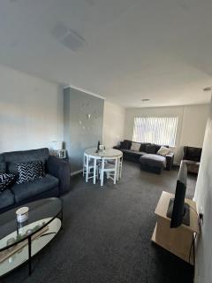 Noormak nights-Private Whole House Stay In Birmingham - 0
