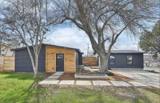 4BR Modern Getaway by Lackland & SeaWorld - San Antonio - 0