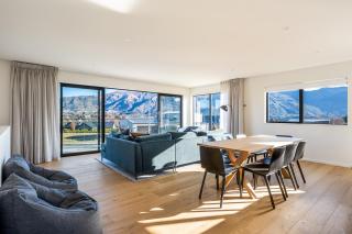 Mountains on Clearview - 4