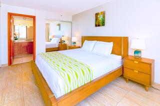 35th Floor Ocean View with Free Parking, Near Waikiki Beach - 2