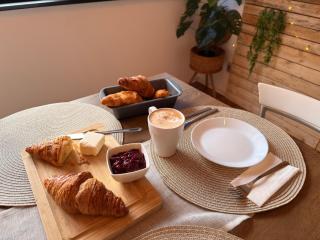 City Center & Free Parking - Rest & Nest Boho Deluxe Apartment - 7