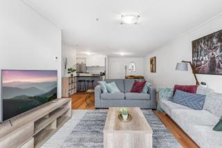 Luxe 2-Bed Apartment with River Views Near Casino - 5