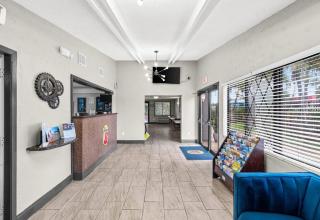 Super 8 by Wyndham Lantana West Palm Beach - 6