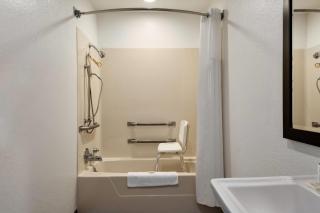 Days Inn by Wyndham Lexington - 2