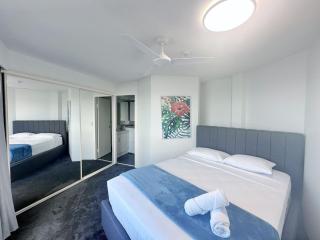 Surfers Paradise Beach Holiday Apartments - 1