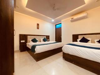 Hotel The Divine Ganga - Top Rated !! Most Awarded !! Budget Friendly !! Couple Friendly !! Parking !! Lift - 9