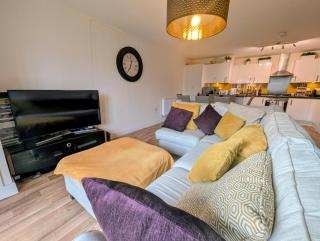 Modern 2 bedroom Flat with Parking Balcony and WiFi - 9