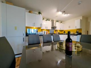 Modern 2 bedroom Flat with Parking Balcony and WiFi - 7